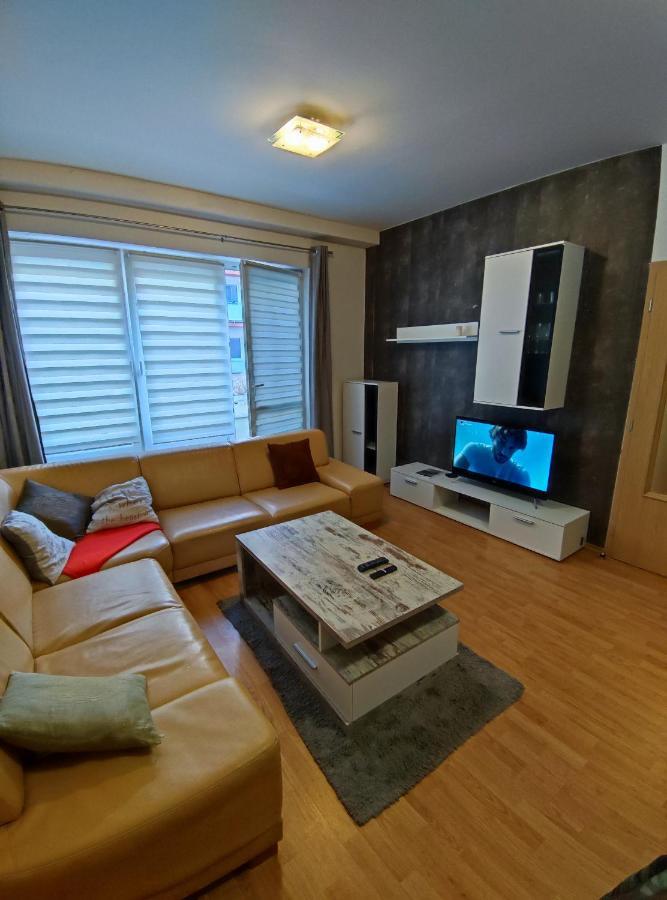 Bakosova Prijemny 2 Izbovy Byt V Centre, 24H Self Check-In Apartment Banska Bystrica Exterior photo