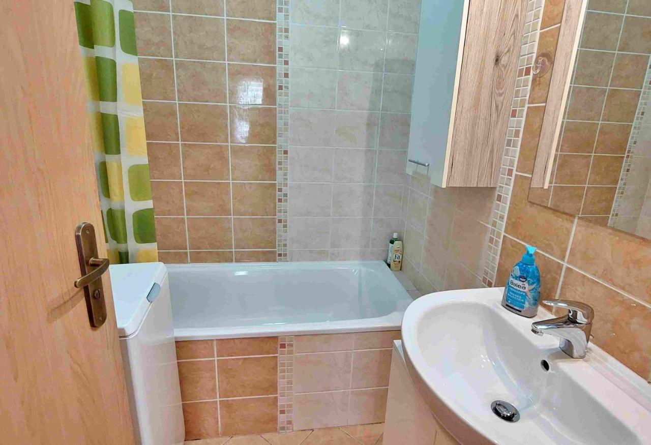 Bakosova Prijemny 2 Izbovy Byt V Centre, 24H Self Check-In Apartment Banska Bystrica Exterior photo